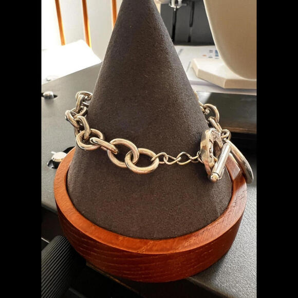 Tiffany Open Heart Toggle Bracelet: 8-Inch Sterling Silver Bracelet - Picture 2 of 4